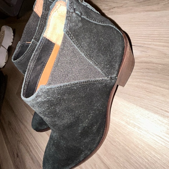 Trask Green Ankle Boots with Suede Finish and Rugged Sole - Picture 1 of 7